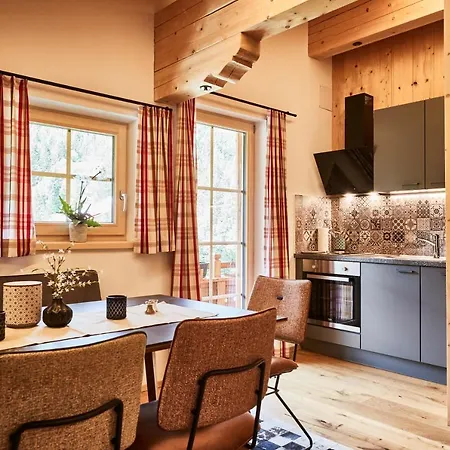 Apartchalet Joerglerhof شقة *
